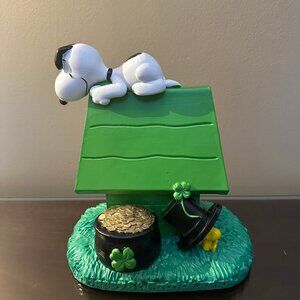 Snoopy & Woodstock's Happy St. Patrick's Day Leprechaun Pot of Gold Doghouse NWT